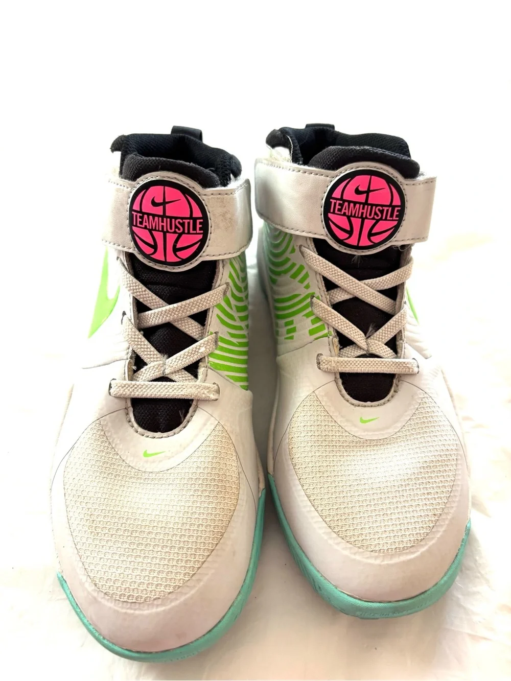 Nike White Green Team D9 Basketball Sneakers SZ 2.5 Youth Worn 1X Indoors